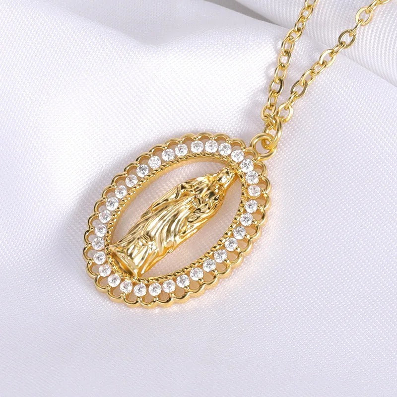 Collar Virgen María con Cristales – Un detalle lleno de fe, intención y elegancia  🎁2X1🎁