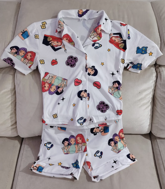 Pijama oficial KPop – Comodidad y estilo que brillan hasta en tus sueños
